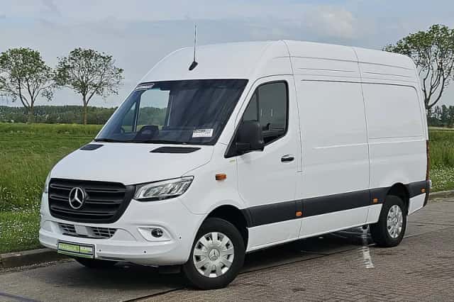Mercedes-Benz Sprinter (2024) thumbnail 2