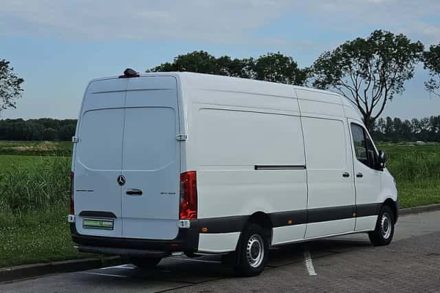 Mercedes-Benz Sprinter (2021) thumbnail 3