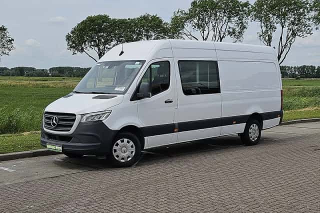 Mercedes-Benz Sprinter (2022) thumbnail 2