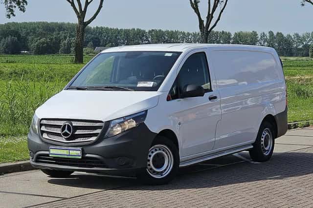 Mercedes-Benz Vito (2022) thumbnail 2