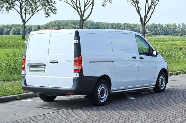 Mercedes-Benz Vito (2022) thumbnail 3
