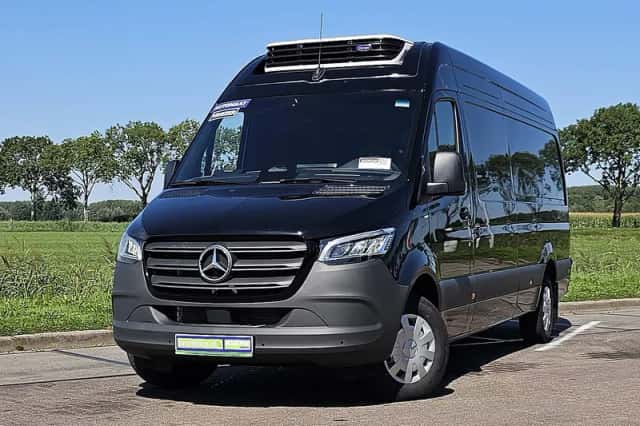 Mercedes-Benz Sprinter (2024) thumbnail 1