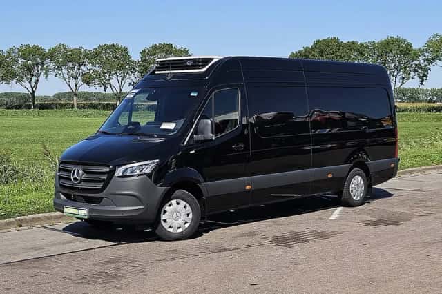 Mercedes-Benz Sprinter (2024) thumbnail 2