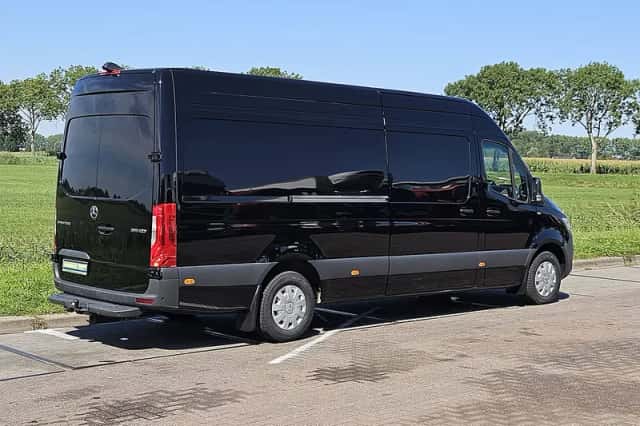 Mercedes-Benz Sprinter (2024) thumbnail 3