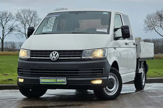 Volkswagen Transporter (2018) thumbnail 1