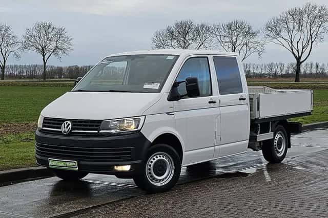 Volkswagen Transporter (2018) thumbnail 2
