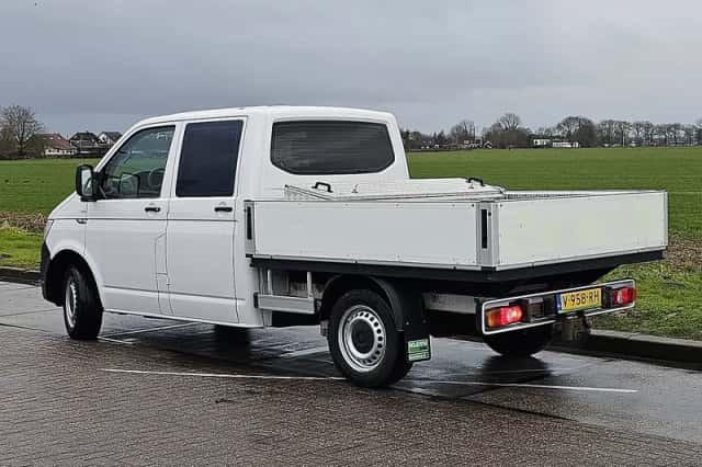 Volkswagen Transporter (2018) thumbnail 5