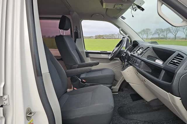 Volkswagen Transporter (2018) thumbnail 6