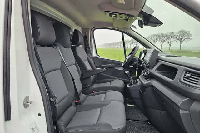 Renault Trafic (2022) thumbnail 6