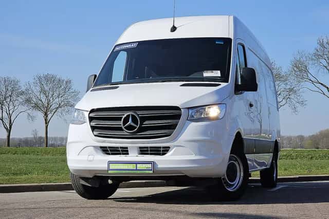 Mercedes-Benz Sprinter (2021) thumbnail 1