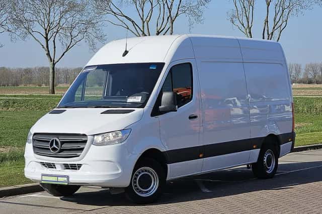 Mercedes-Benz Sprinter (2021) thumbnail 2