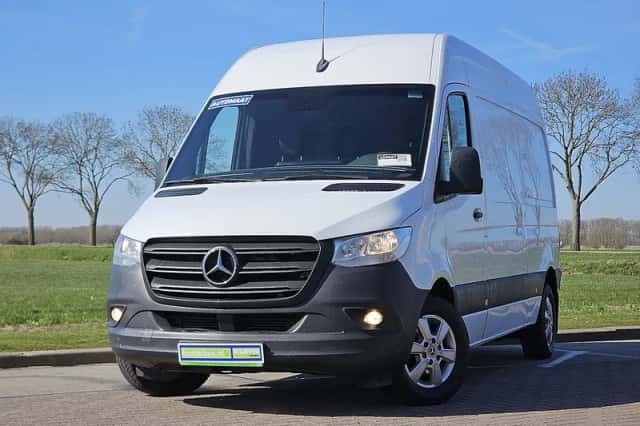 Mercedes-Benz Sprinter (2021) thumbnail 1