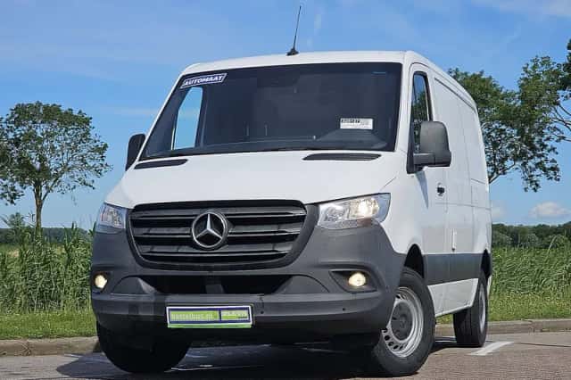 Mercedes-Benz Sprinter (2021) thumbnail 1