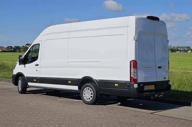Ford Transit (2023) thumbnail 5