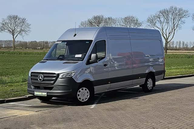 Mercedes-Benz eSprinter (2024) thumbnail 2