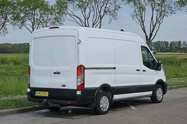 Ford Transit (2023) thumbnail 3