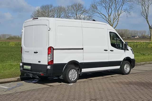 Ford Transit (2023) thumbnail 3