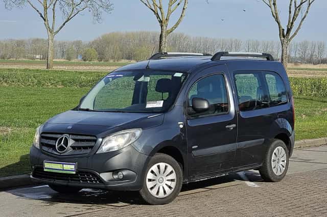 Mercedes-Benz Citan (2016) thumbnail 2