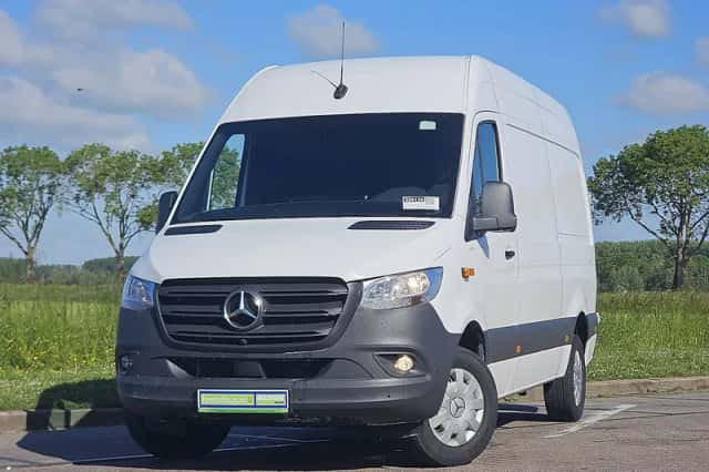 Mercedes-Benz Sprinter (2024) thumbnail 1