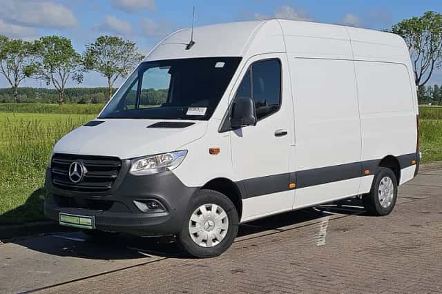 Mercedes-Benz Sprinter (2024) thumbnail 2