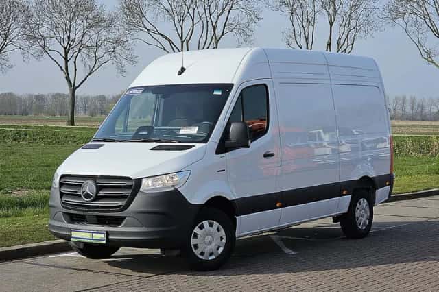 Mercedes-Benz eSprinter (2024) thumbnail 2