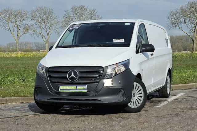 Mercedes-Benz Vito (2024) thumbnail 1