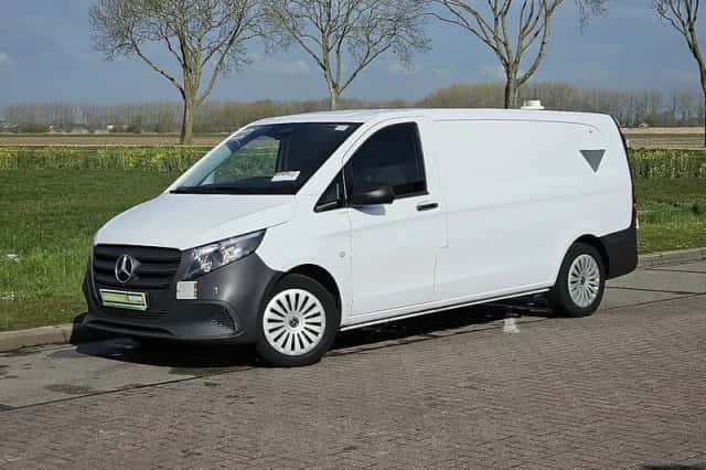 Mercedes-Benz Vito (2024) thumbnail 2