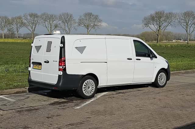Mercedes-Benz Vito (2024) thumbnail 3
