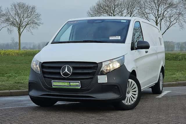 Mercedes-Benz Vito (2024) thumbnail 1