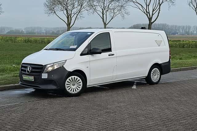 Mercedes-Benz Vito (2024) thumbnail 2