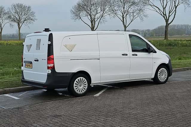 Mercedes-Benz Vito (2024) thumbnail 3