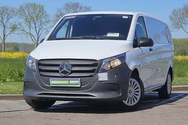 Mercedes-Benz Vito (2024) thumbnail 1