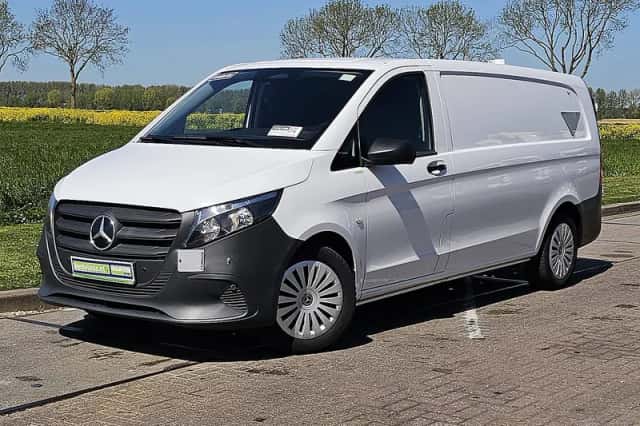 Mercedes-Benz Vito (2024) thumbnail 2