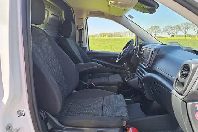 Mercedes-Benz Vito (2024) thumbnail 6