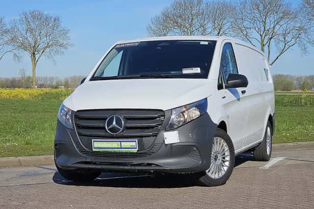 Mercedes-Benz eVito (2024) thumbnail 1