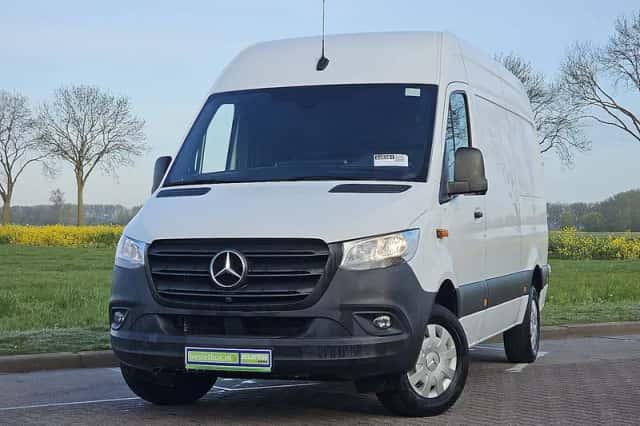 Mercedes-Benz Sprinter (2023) thumbnail 1