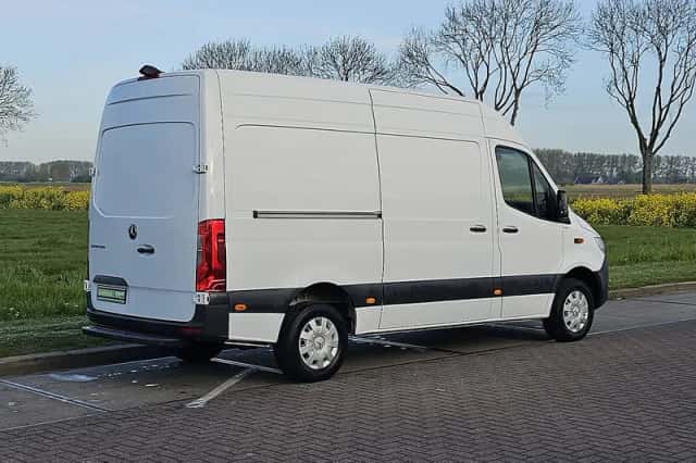 Mercedes-Benz Sprinter (2023) thumbnail 3