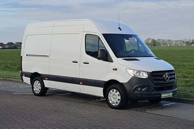 Mercedes-Benz Sprinter (2023) thumbnail 4
