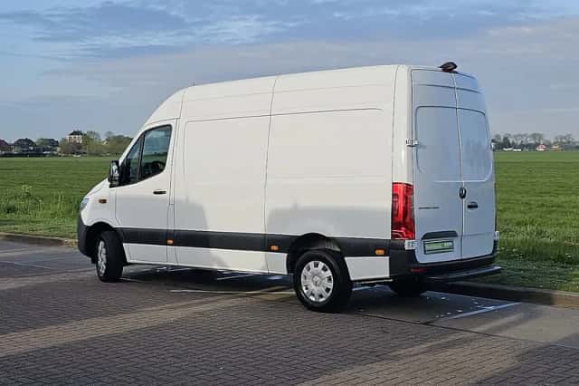 Mercedes-Benz Sprinter (2023) thumbnail 5