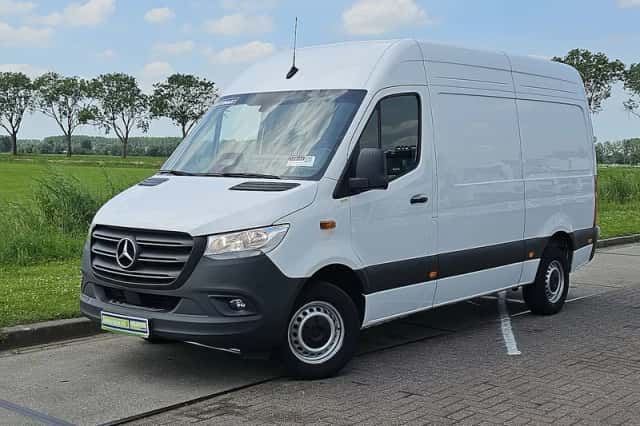 Mercedes-Benz Sprinter (2024) thumbnail 2