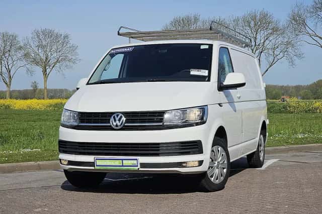 Volkswagen Transporter (2017) thumbnail 1