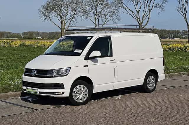 Volkswagen Transporter (2017) thumbnail 2