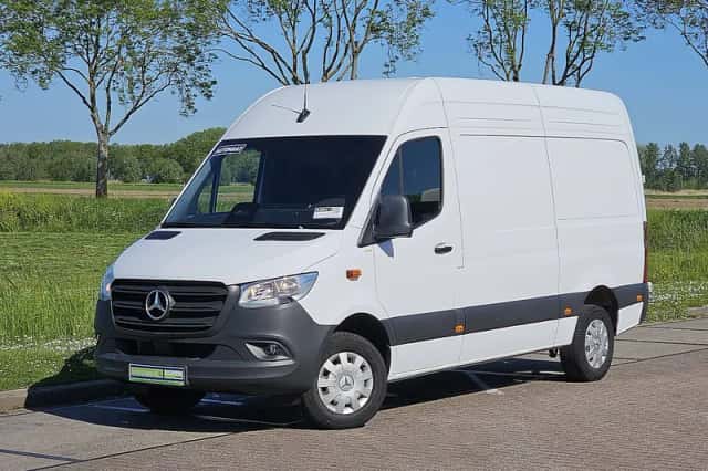 Mercedes-Benz Sprinter (2024) thumbnail 2
