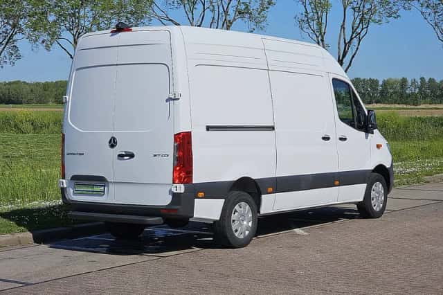 Mercedes-Benz Sprinter (2024) thumbnail 3