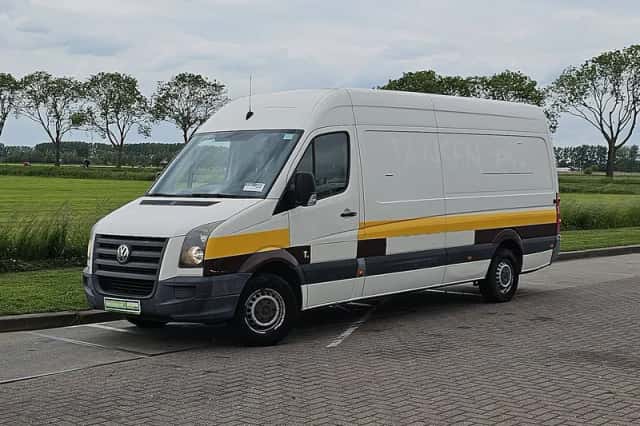 Volkswagen Crafter (2010) thumbnail 2