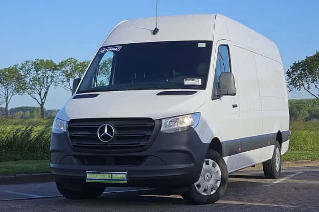 Mercedes-Benz Sprinter (2022) thumbnail 1