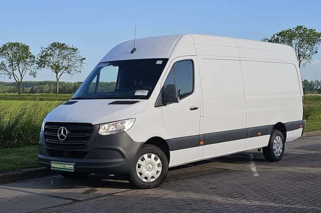 Mercedes-Benz Sprinter (2022) thumbnail 2