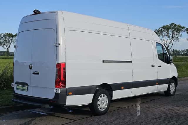 Mercedes-Benz Sprinter (2022) thumbnail 3