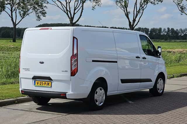 Ford Transit (2022) thumbnail 3