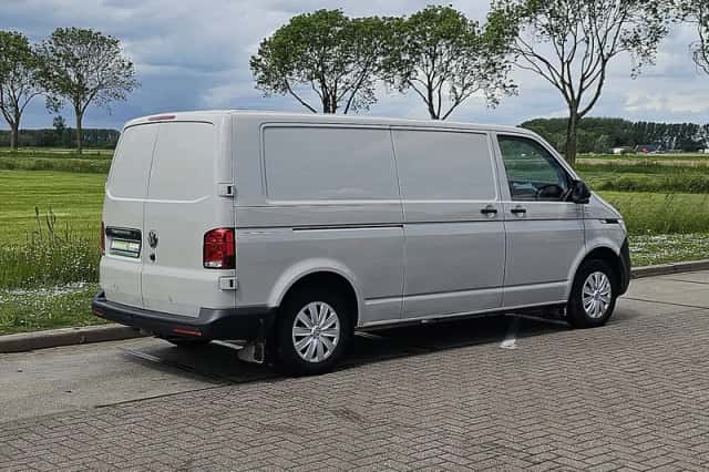 Volkswagen Transporter (2024) thumbnail 3